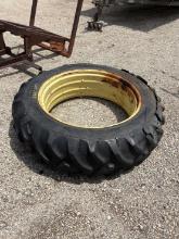 TRACTOR TIRE/RIM