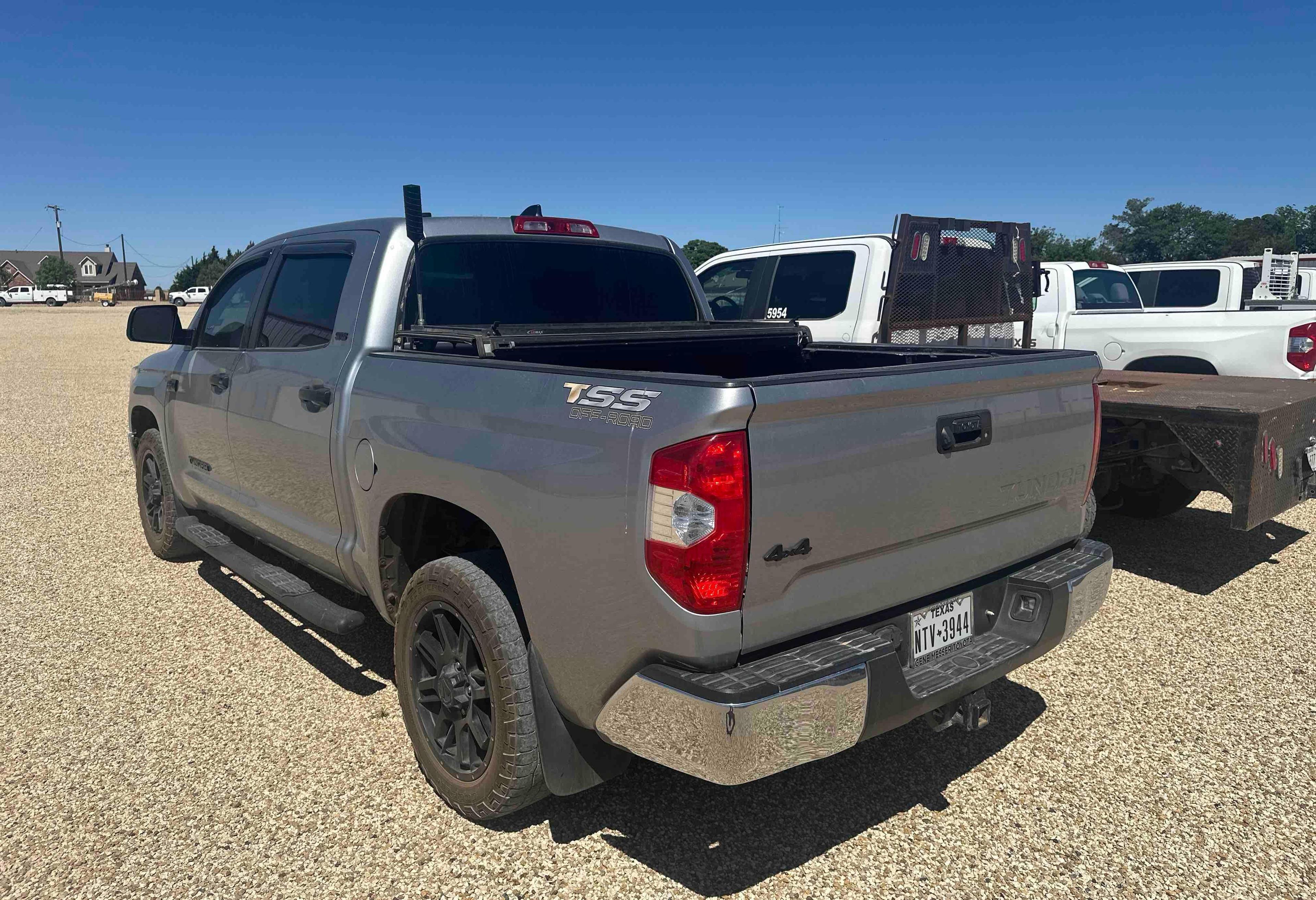 2020 Toyota Tundra Cr Max 4WD 5.7L V8 5TFDY5F18LX955681