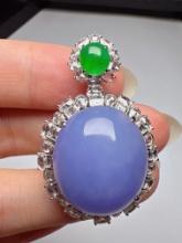 An Exquisite 18k Gold Diamond Inlaid Jadeite Pendant