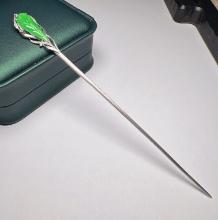 An Exquisite 18k Gold Diamond Inlaid Jadeite Hairpin