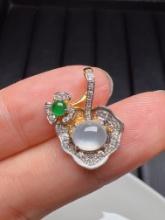 An Exquisite 18k Gold Diamond Inlaid Jadeite Pendant
