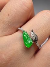 An Exquisite 18k Gold Diamond Inlaid Jadeite Ring