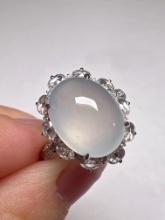An Exquisite 18k Gold Diamond Inlaid Jadeite Ring