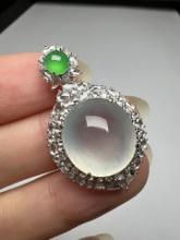 An Exquisite 18k Gold Diamond Inlaid Jadeite Pendant