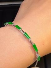 An Exquisite 18k Gold Diamond Inlaid Jadeite Bracelet
