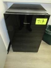 LOT HISENSE MINI FRIDGE & WATER COOLER ONLY