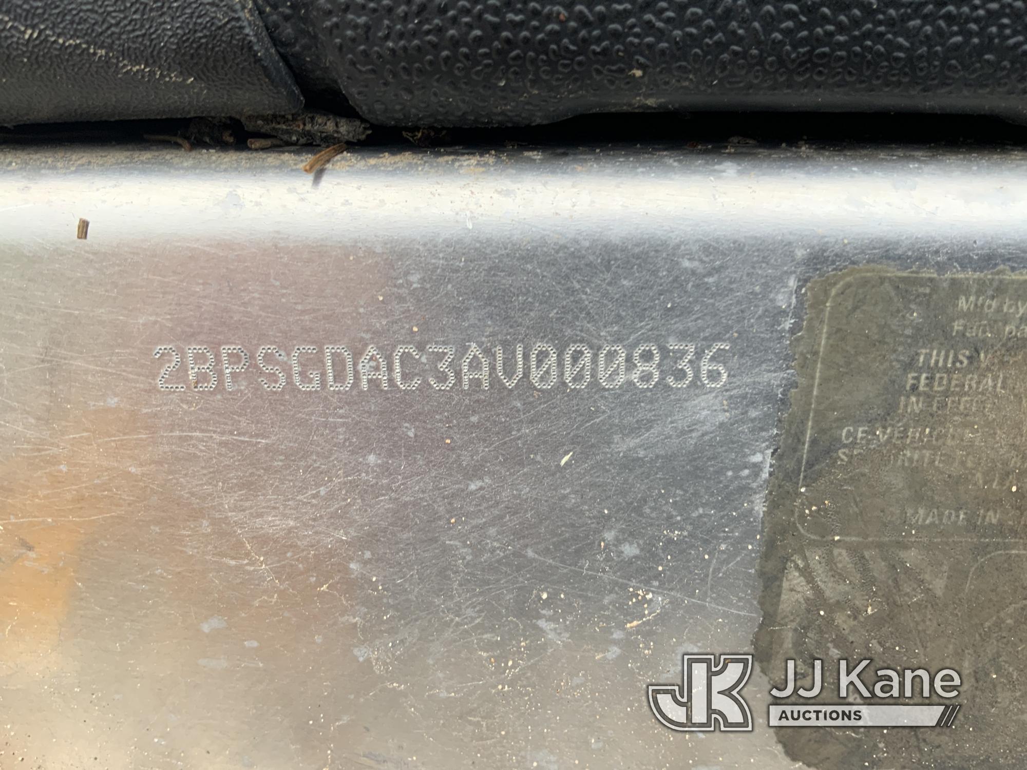 (Neenah, WI) 2010 Ski-Doo Tundra Rotax 550f Snowmobile No Title) (Runs & Moves) (Missing Handle on F
