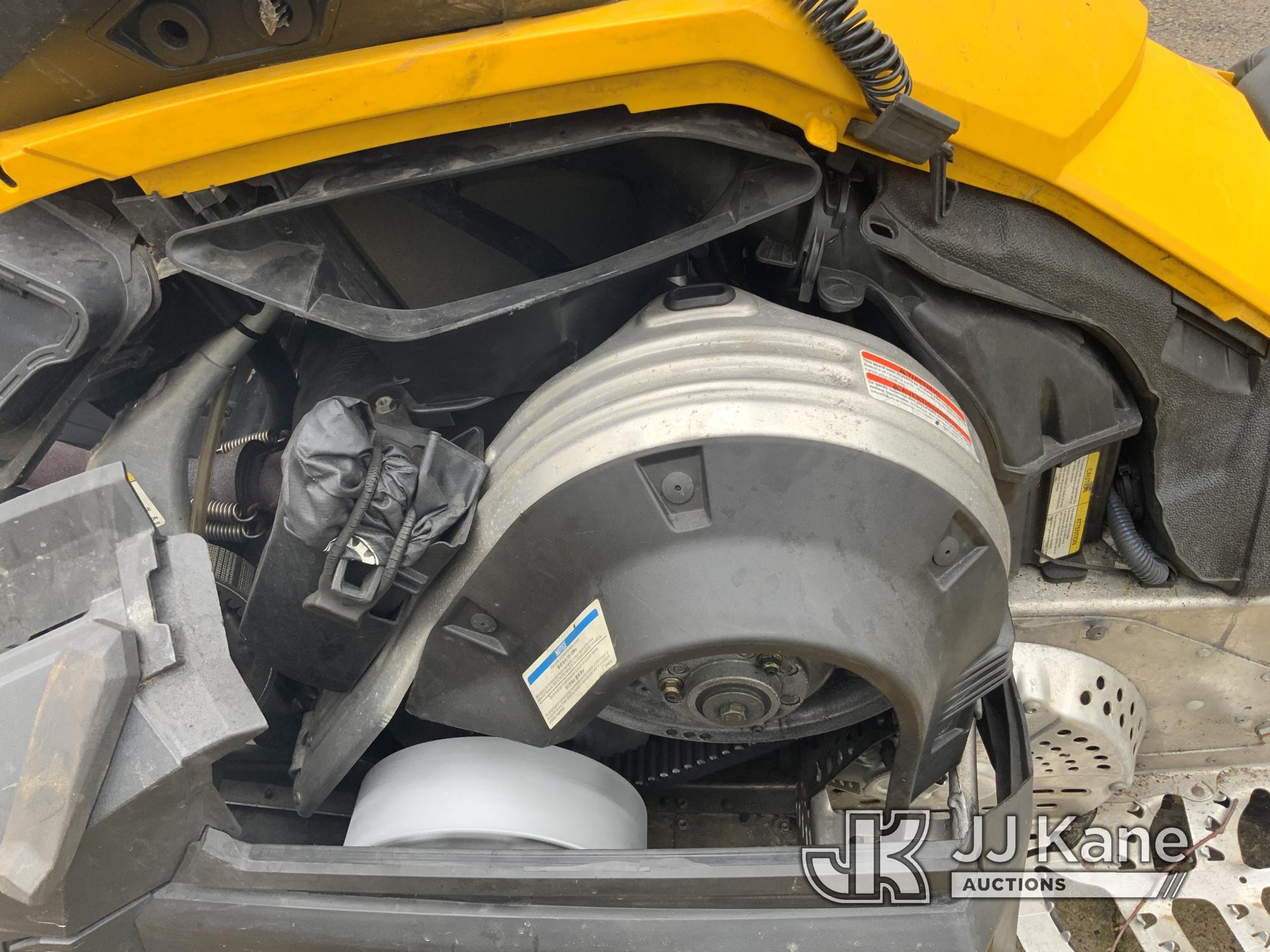(Neenah, WI) 2010 Ski-Doo Tundra Rotax 550f Snowmobile No Title) (Runs & Moves) (Missing Handle on F
