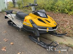 (Neenah, WI) 2010 Ski-Doo Tundra Rotax 550f Snowmobile No Title) (Runs & Moves) (Missing Handle on F
