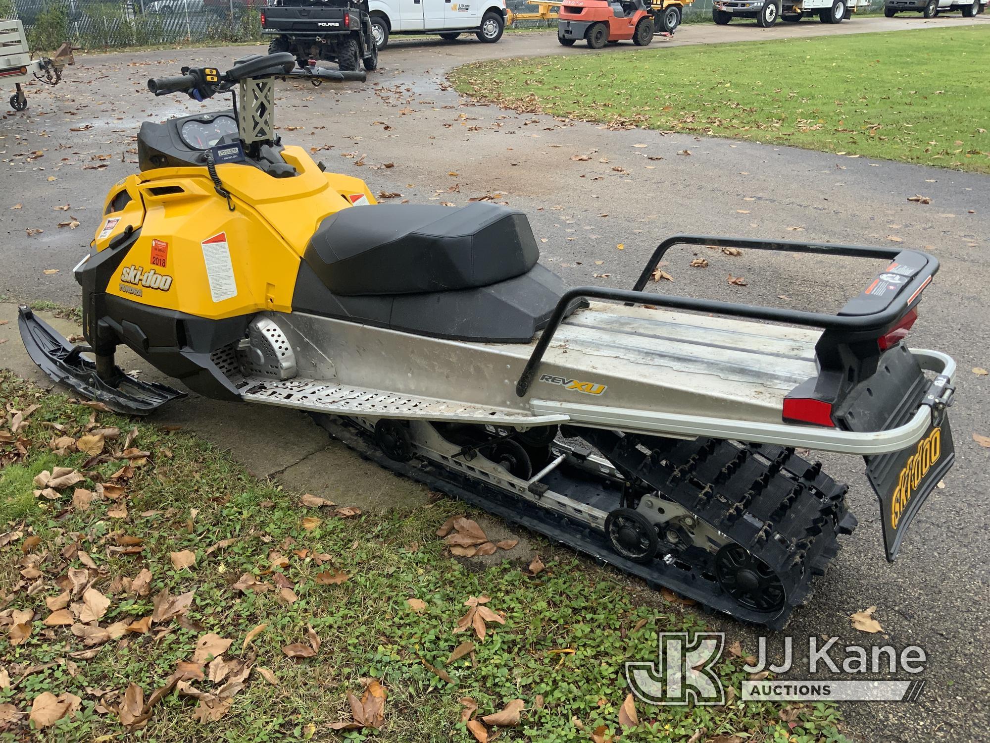 (Neenah, WI) 2010 Ski-Doo Tundra Rotax 550f Snowmobile No Title) (Runs & Moves) (Missing Handle on F