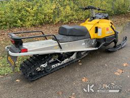 (Neenah, WI) 2010 Ski-Doo Tundra Rotax 550f Snowmobile No Title) (Runs & Moves) (Missing Handle on F