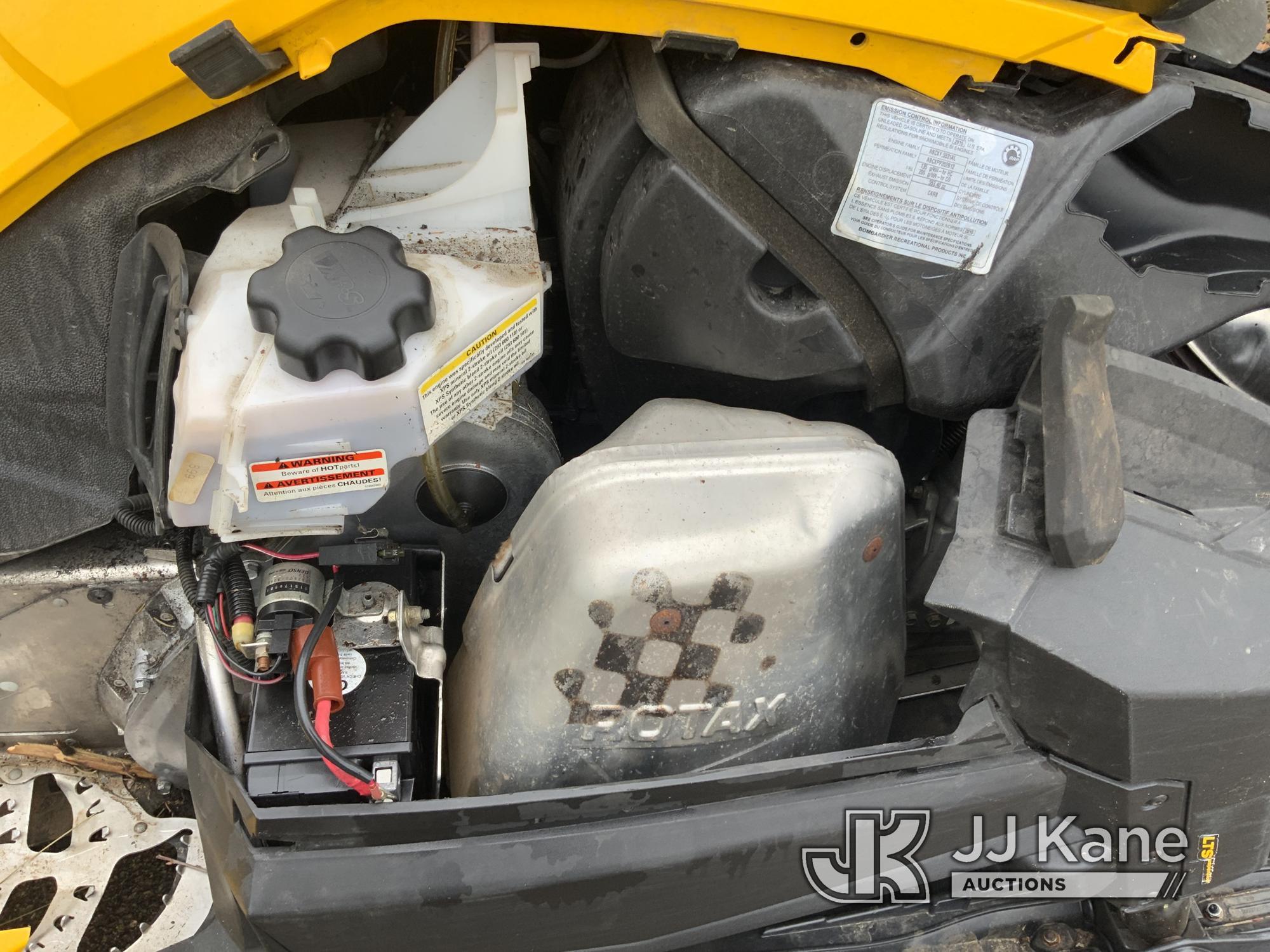(Neenah, WI) 2010 Ski-Doo Tundra Rotax 550f Snowmobile No Title) (Runs & Moves) (Missing Handle on F