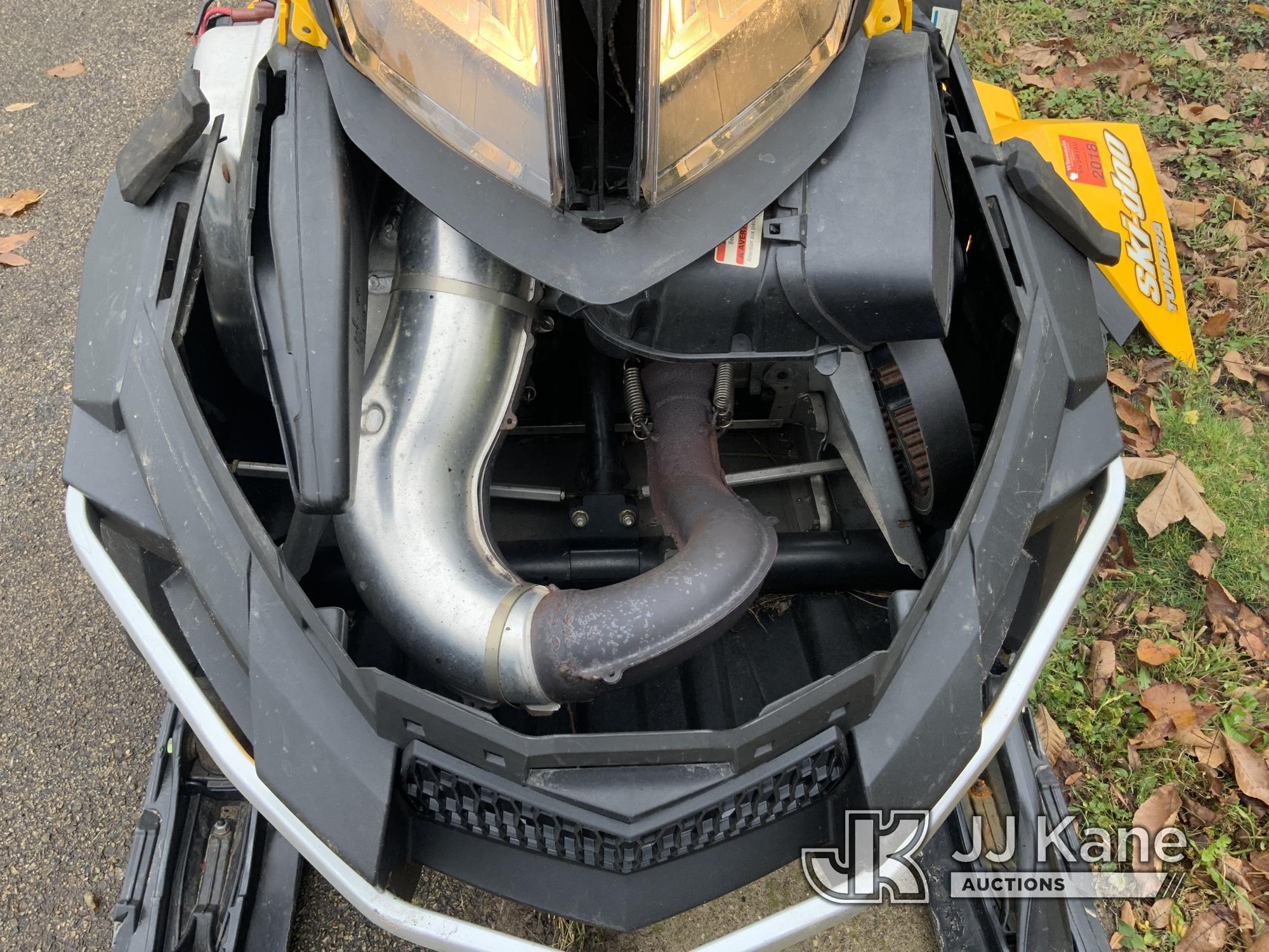 (Neenah, WI) 2010 Ski-Doo Tundra Rotax 550f Snowmobile No Title) (Runs & Moves) (Missing Handle on F