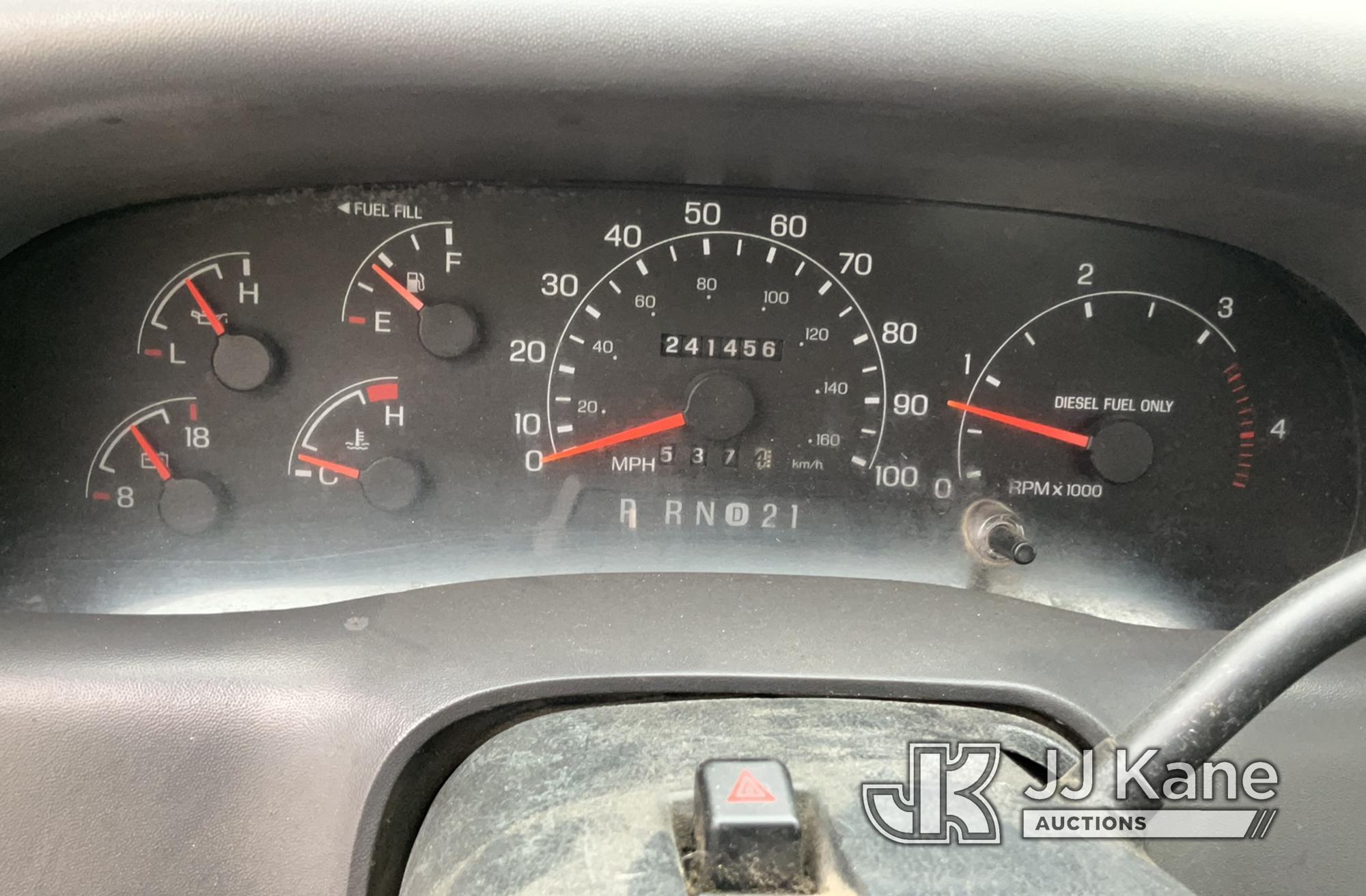(Jurupa Valley, CA) 2001 Ford F450 Flatbed Truck Runs & Moves, Left Turn Signal Out, Has open recall