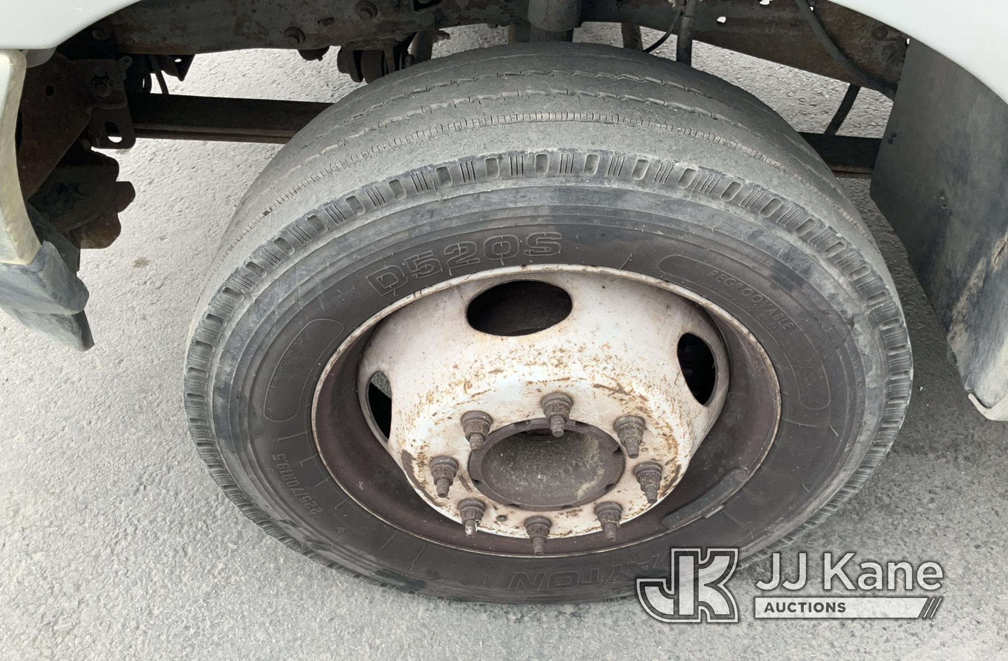 (Jurupa Valley, CA) 2001 Ford F450 Flatbed Truck Runs & Moves, Left Turn Signal Out, Has open recall