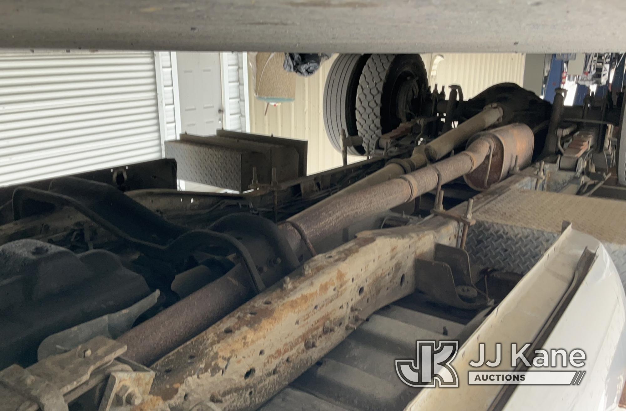 (Jurupa Valley, CA) 2001 Ford F450 Flatbed Truck Runs & Moves, Left Turn Signal Out, Has open recall