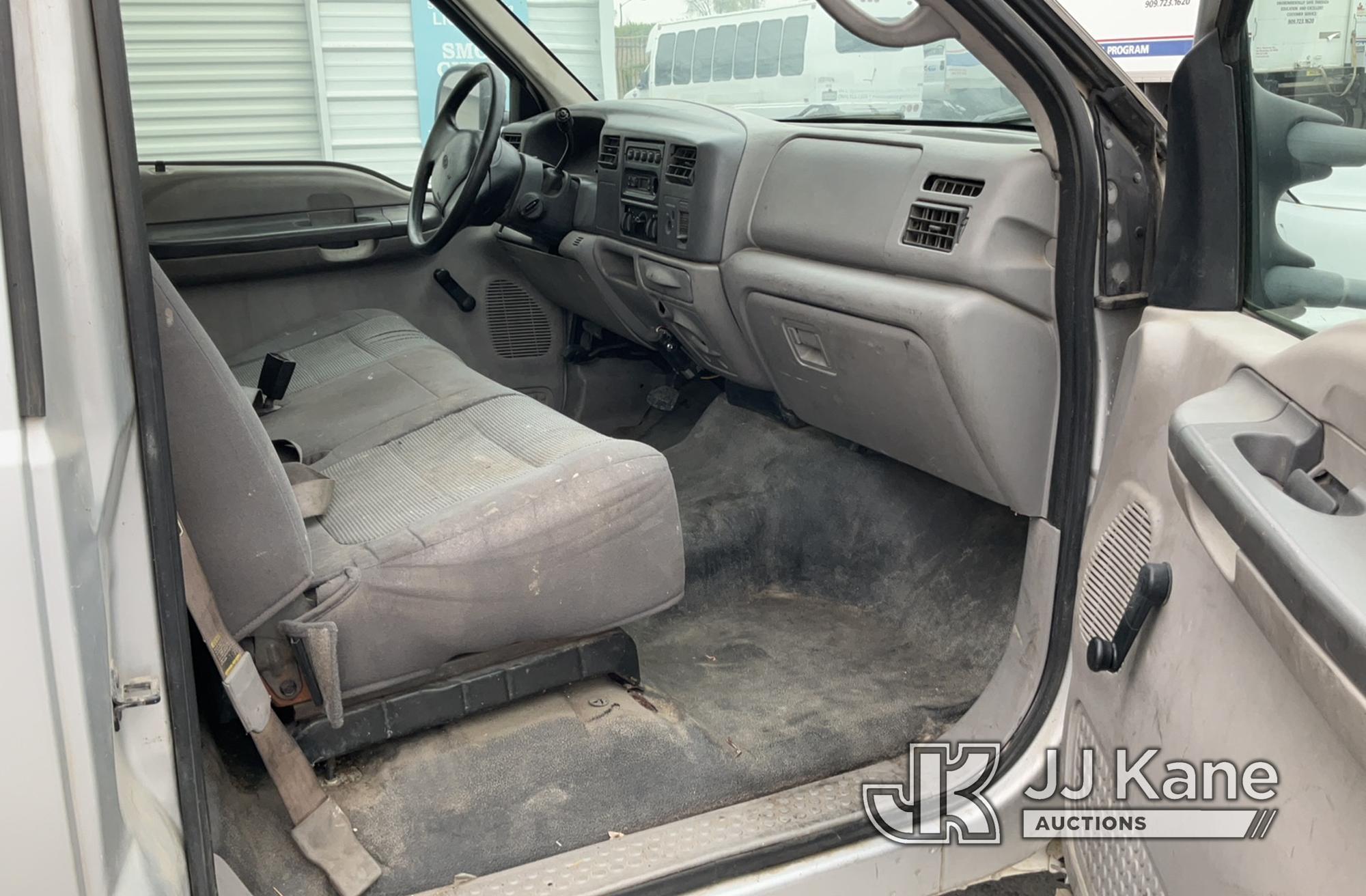(Jurupa Valley, CA) 2001 Ford F450 Flatbed Truck Runs & Moves, Left Turn Signal Out, Has open recall