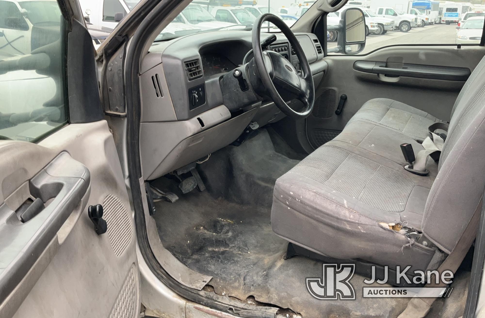 (Jurupa Valley, CA) 2001 Ford F450 Flatbed Truck Runs & Moves, Left Turn Signal Out, Has open recall