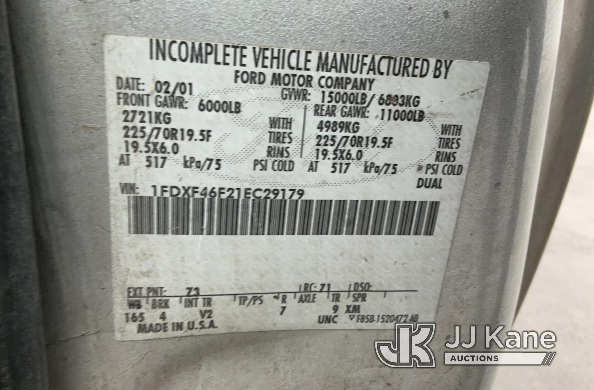 (Jurupa Valley, CA) 2001 Ford F450 Flatbed Truck Runs & Moves, Left Turn Signal Out, Has open recall