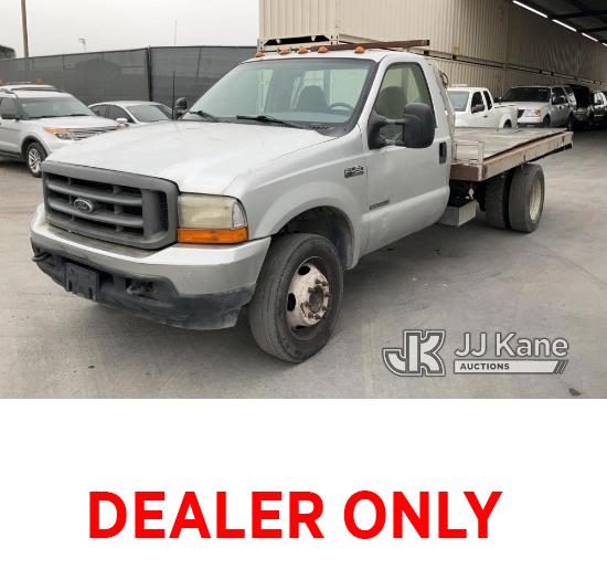 (Jurupa Valley, CA) 2001 Ford F450 Flatbed Truck Runs & Moves, Left Turn Signal Out, Has open recall