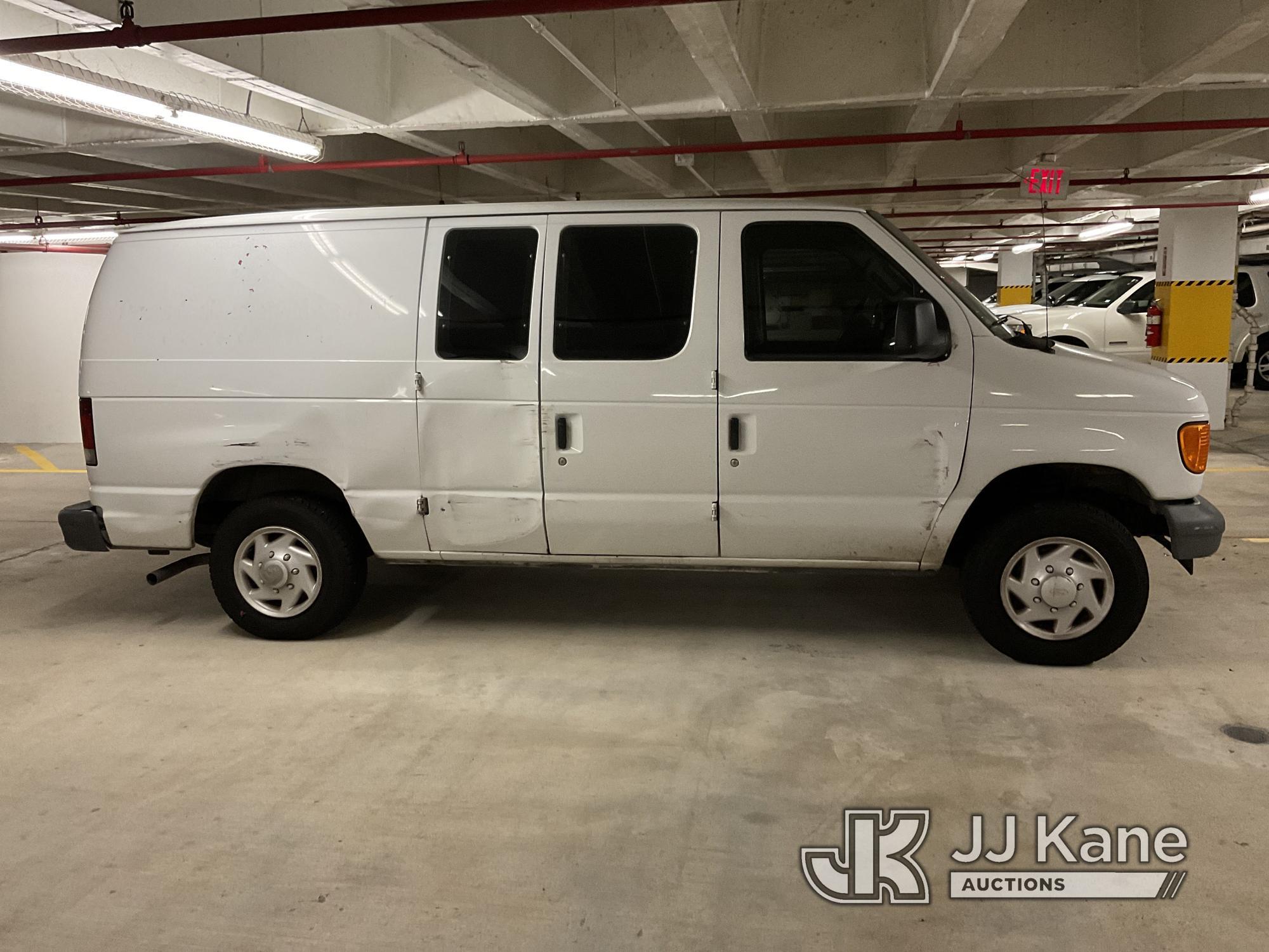 (Houston, TX) 2007 Ford E150 Van Runs & Moves) (Starts With A Jump,  Rear Door Needs Latch Repair, D