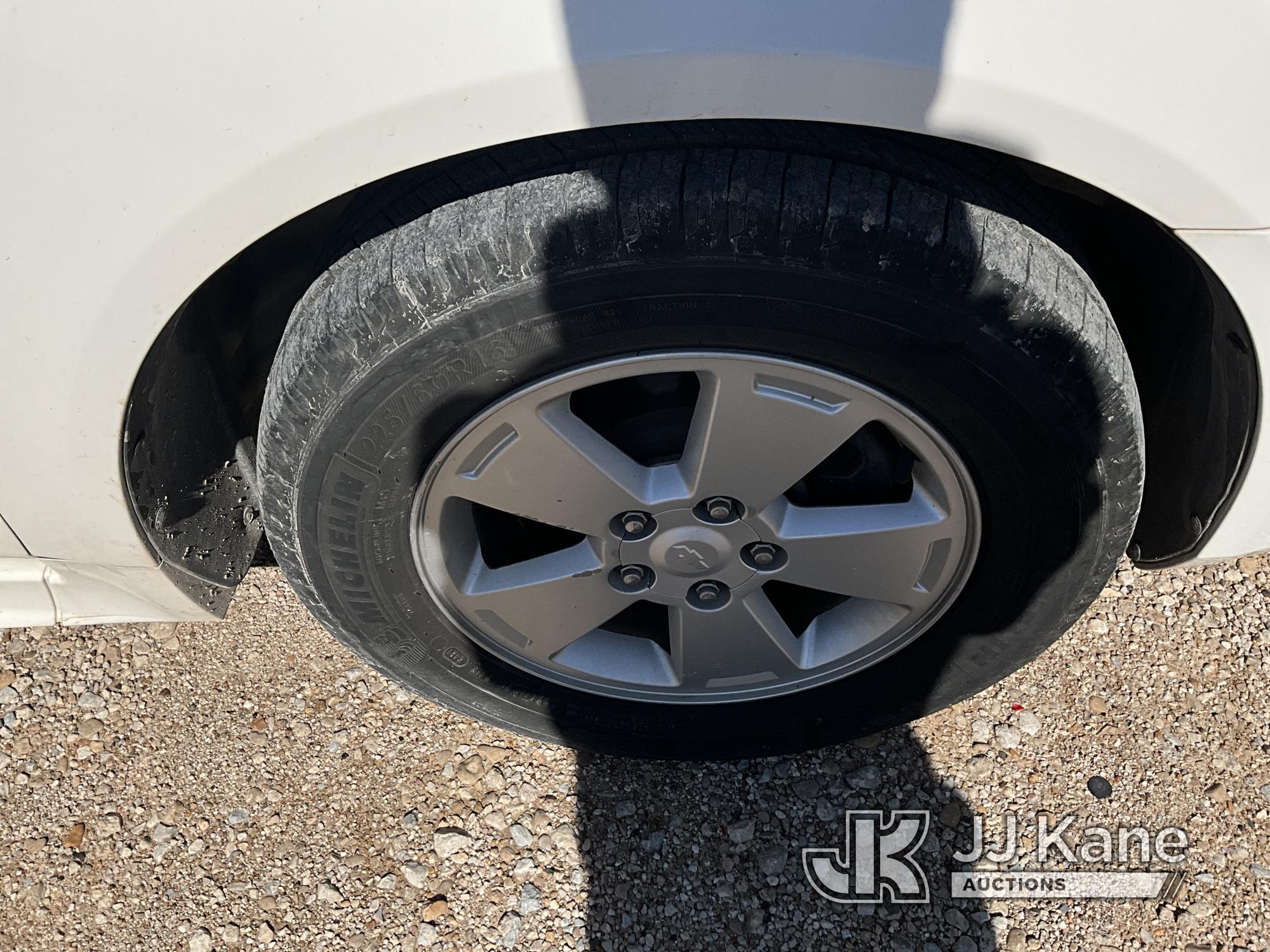 (Waxahachie, TX) 2009 Chevrolet Impala LT 4-Door Sedan, Cooperative owned Runs and moves, TPMS light