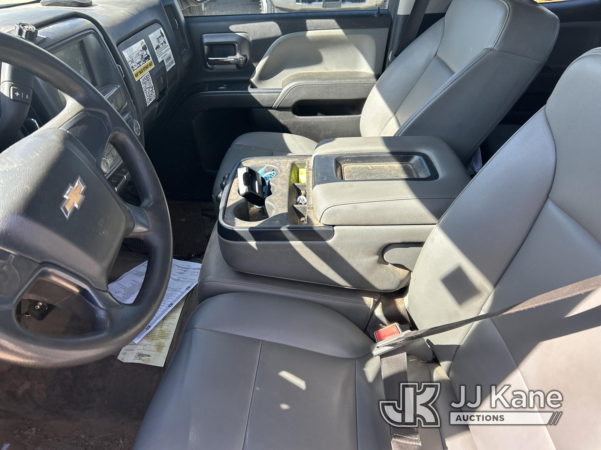 (Waxahachie, TX) 2018 Chevrolet Silverado 1500 4x4 Extended-Cab Pickup Truck Runs & Moves) (Check En