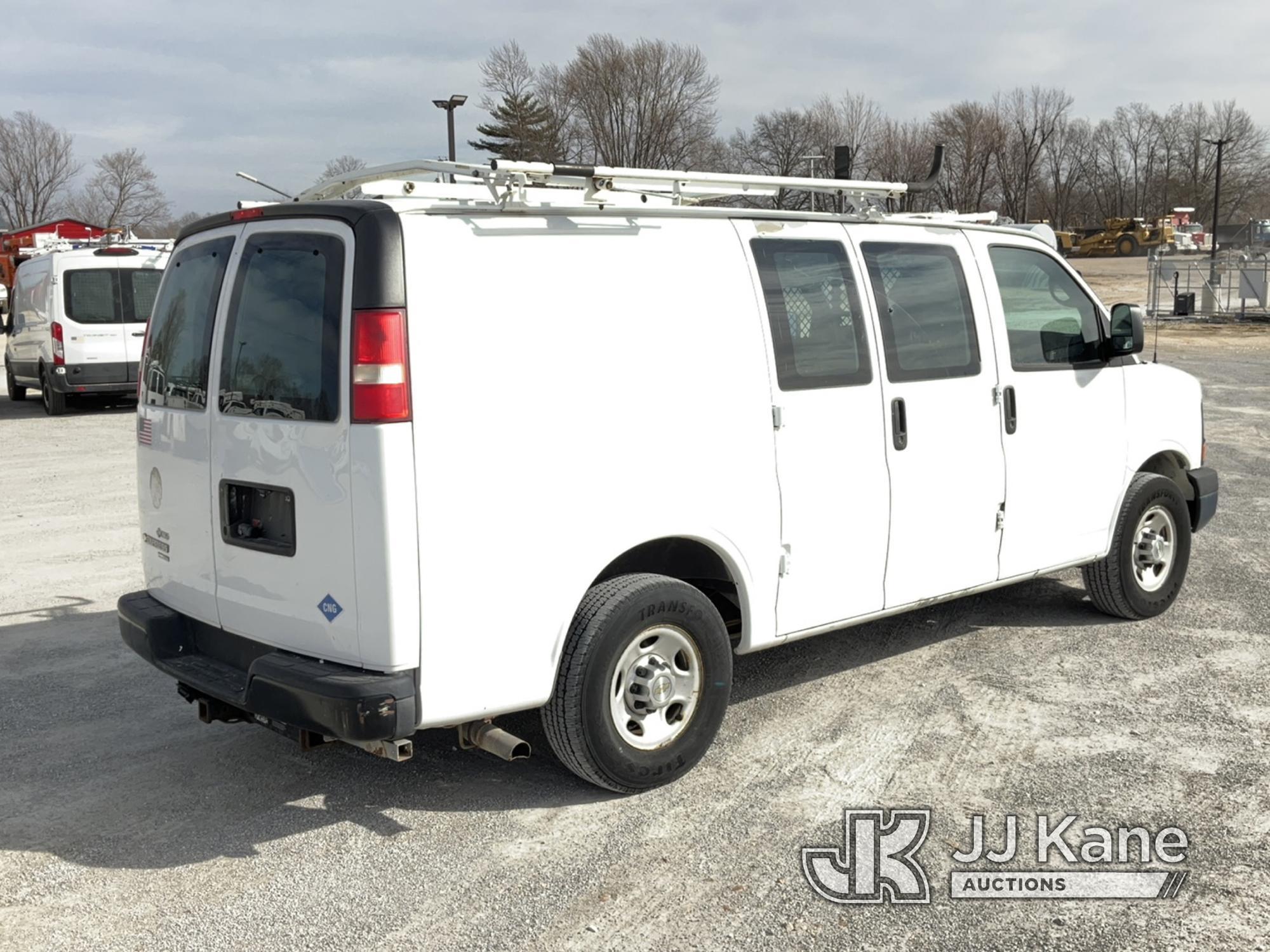 (Hawk Point, MO) 2012 Chevrolet Express G2500 Cargo Van Runs & Moves.