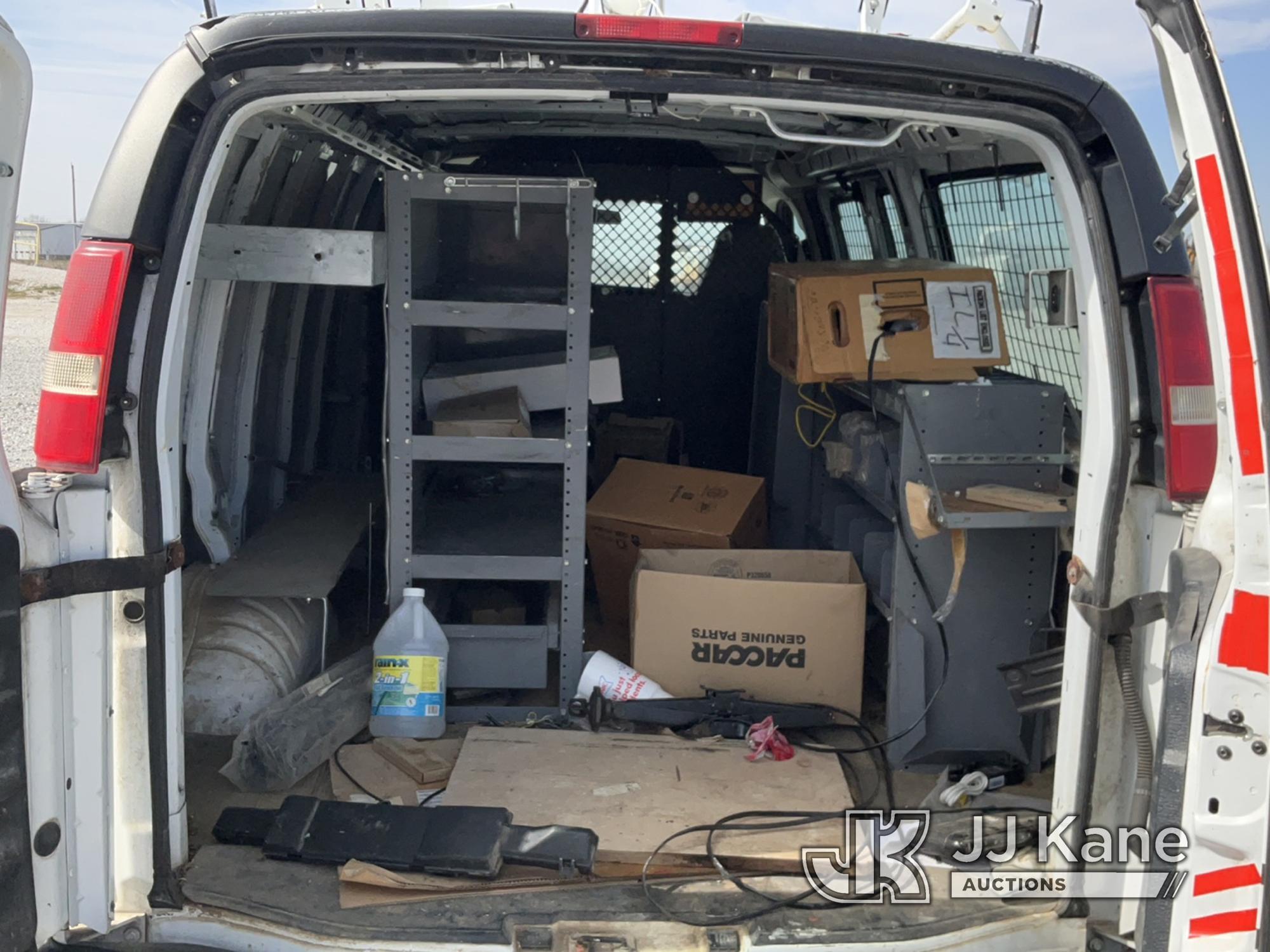 (Hawk Point, MO) 2007 Chevrolet Express G2500 Cargo Van Runs & Moves) (Jump To Start, Runs, Moves) (