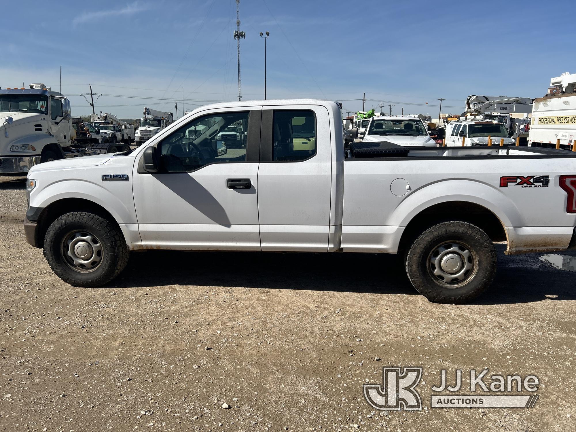 (Waxahachie, TX) 2016 Ford F150 4x4 Extended-Cab Pickup Truck Runs & Moves, Cracked Windshield