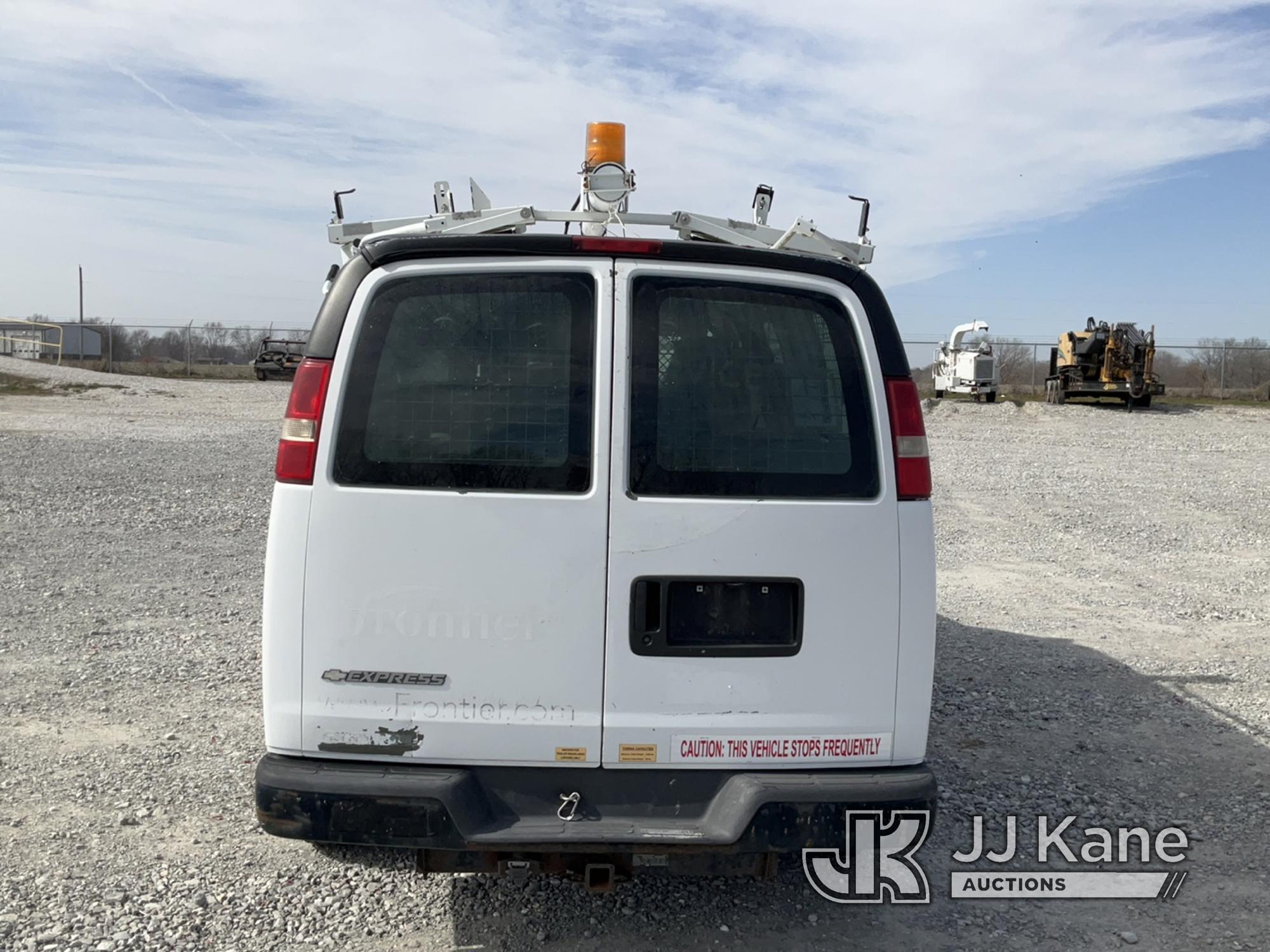 (Hawk Point, MO) 2007 Chevrolet Express G2500 Cargo Van Runs & Moves) (Jump To Start, Runs, Moves) (