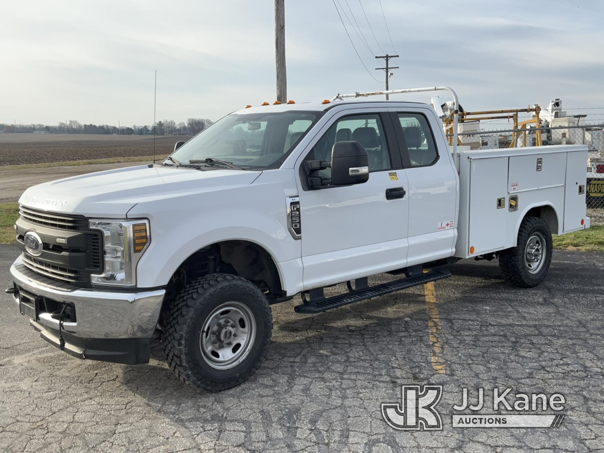 (Bloomington, IL) 2019 Ford F250 4x4 Extended-Cab Service Truck Runs & Moves) (Check Engine Light On