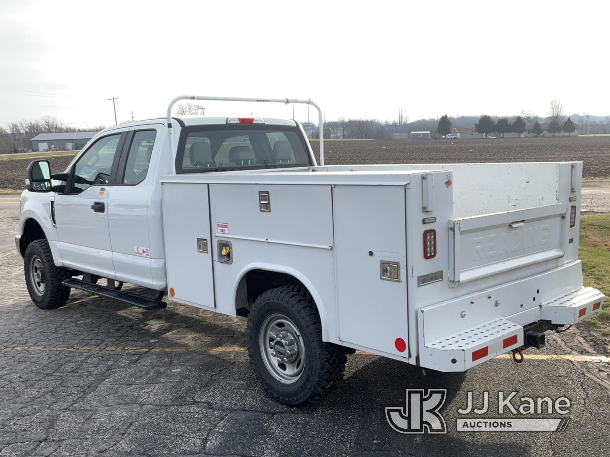 (Bloomington, IL) 2019 Ford F250 4x4 Extended-Cab Service Truck Runs & Moves) (Check Engine Light On