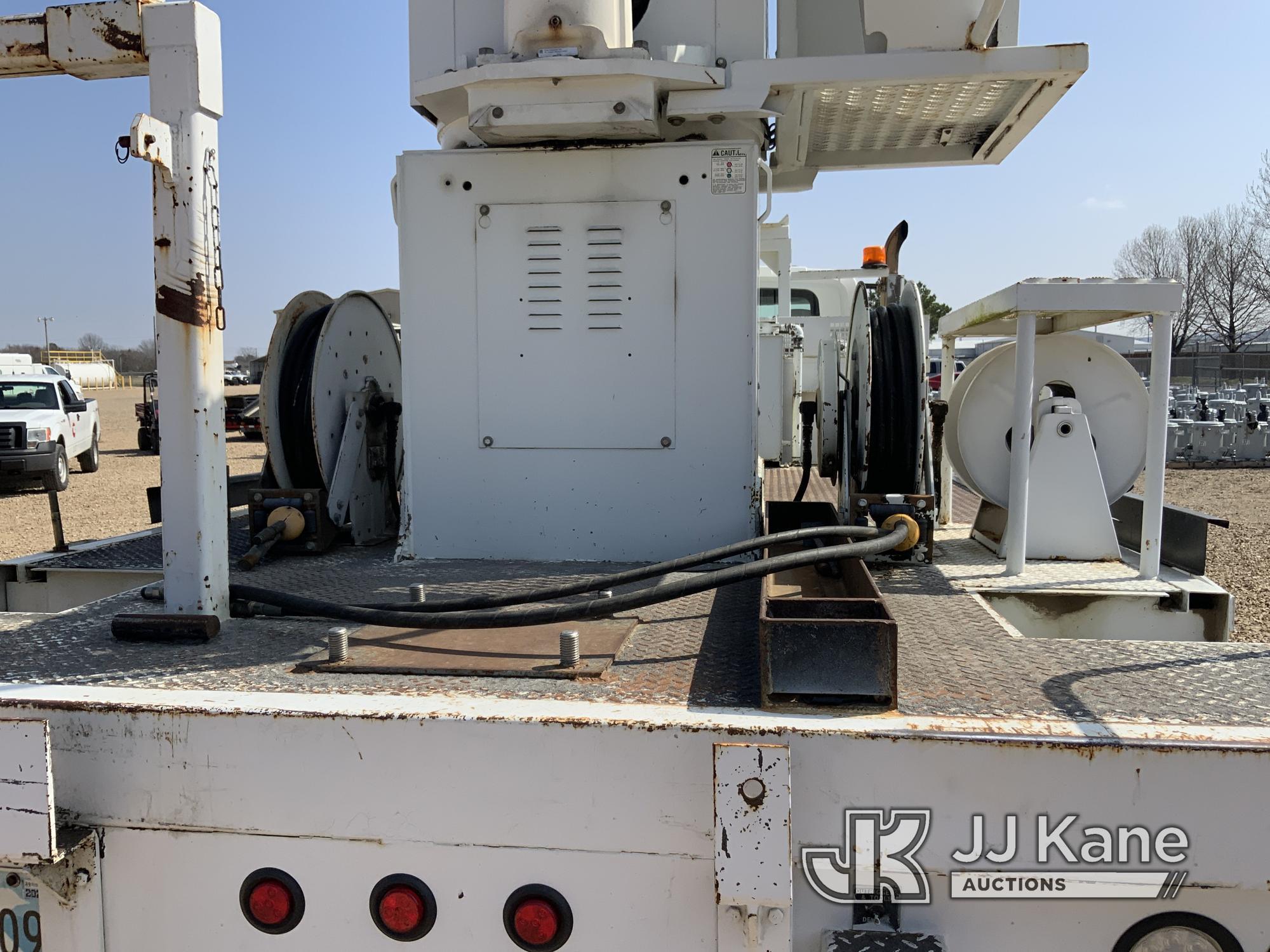 (Sallisaw, OK) Altec D2055-TR, Digger Derrick rear mounted on 2003 International 4400 T/A Flatbed/Ut