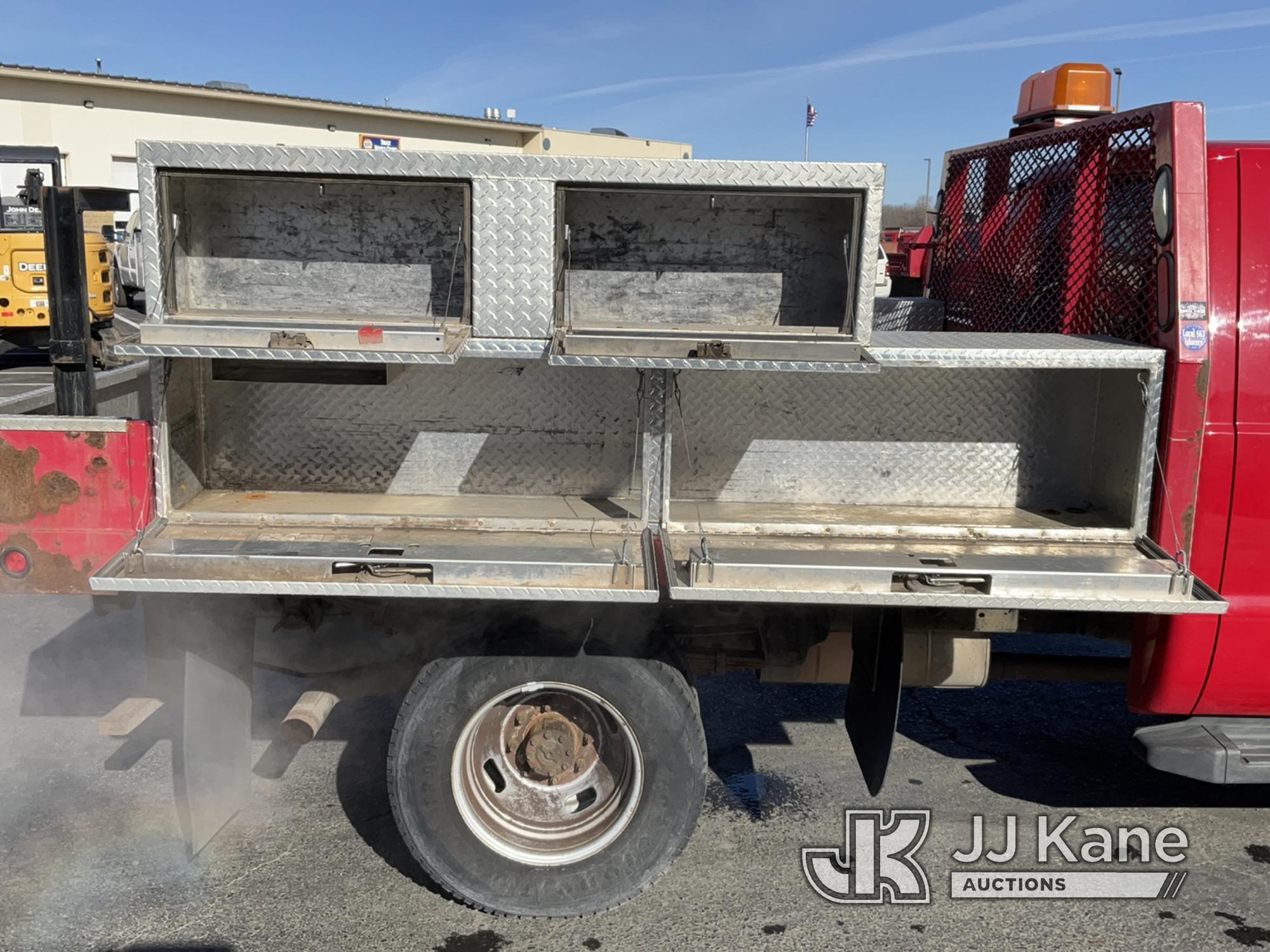 (Maple Lake, MN) 2013 Ford F350 Extended-Cab Flatbed/Service Truck Runs and Moves