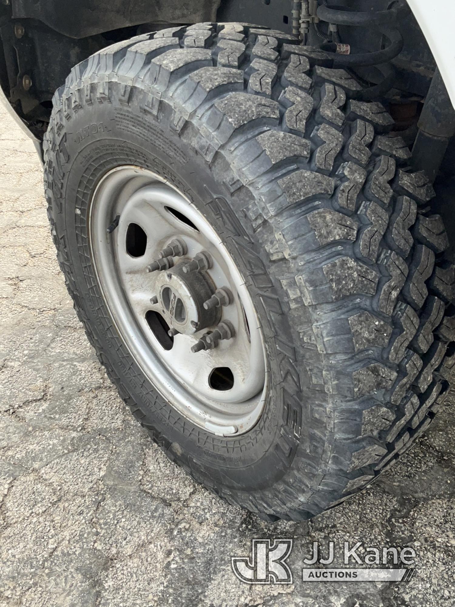 (Bloomington, IL) 2019 Ford F250 4x4 Extended-Cab Service Truck Runs & Moves) (Check Engine Light On