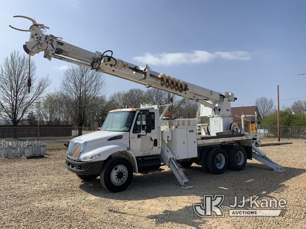 (Sallisaw, OK) Altec D2055-TR, Digger Derrick rear mounted on 2003 International 4400 T/A Flatbed/Ut