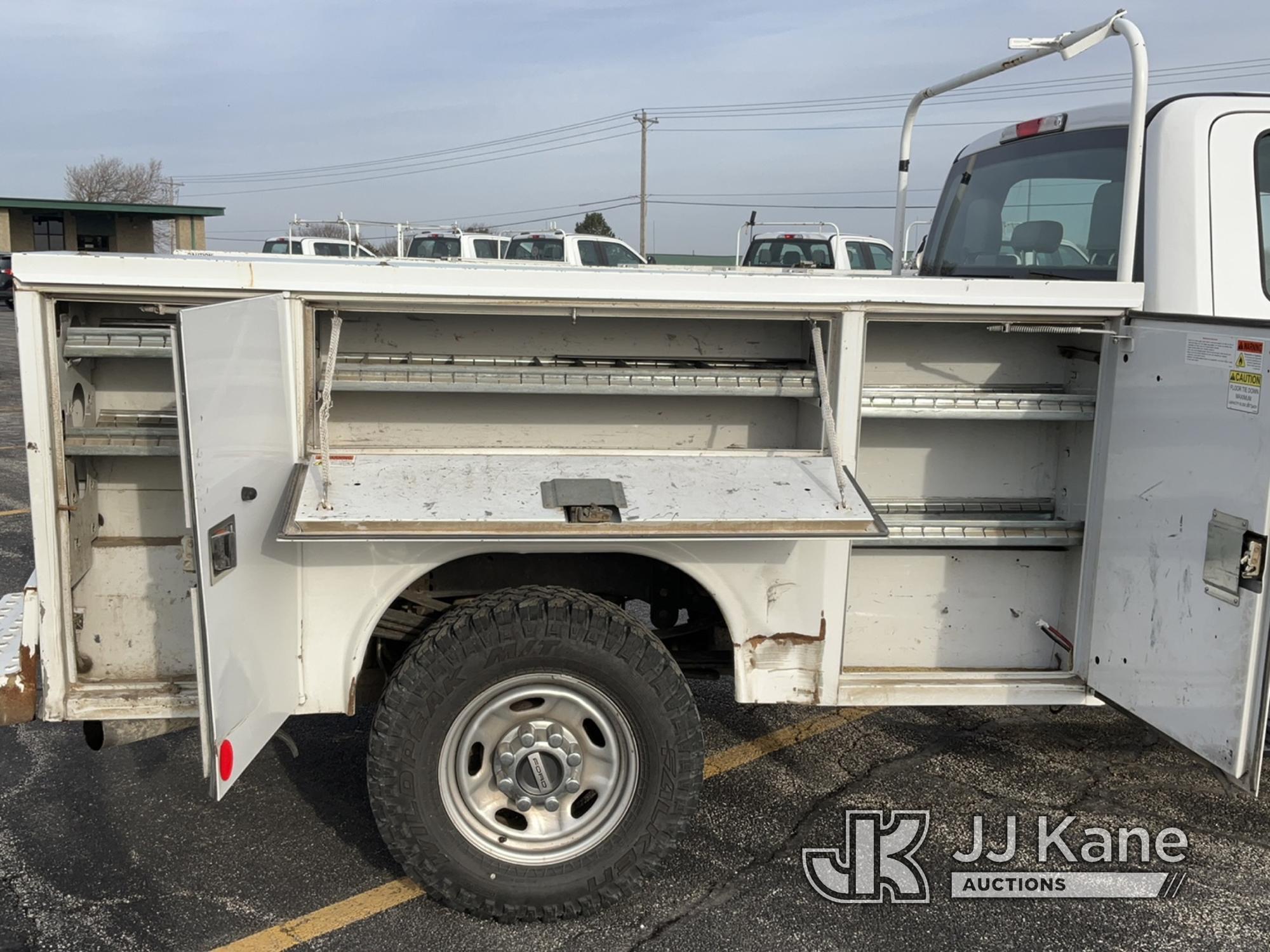 (Bloomington, IL) 2019 Ford F250 4x4 Extended-Cab Service Truck Runs & Moves) (Check Engine Light On