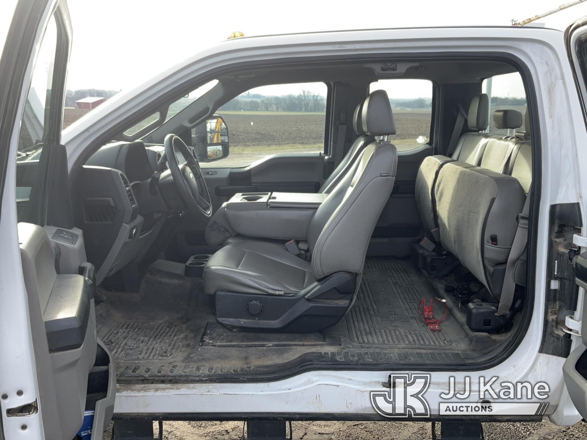 (Bloomington, IL) 2019 Ford F250 4x4 Extended-Cab Service Truck Runs & Moves) (Check Engine Light On