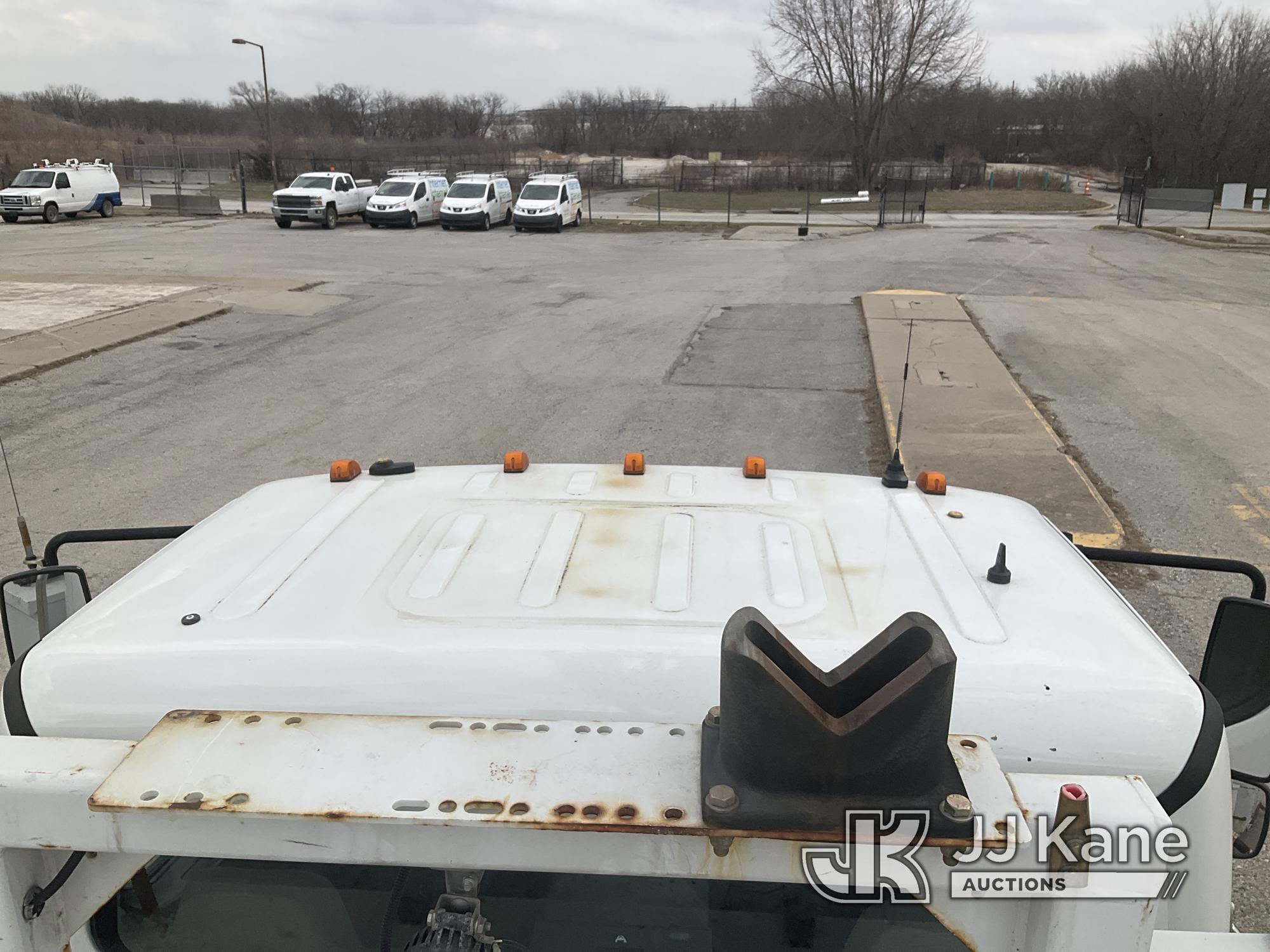 (Kansas City, MO) Altec AM55-E, Material Handling Bucket Truck rear mounted on 2013 Freightliner M2