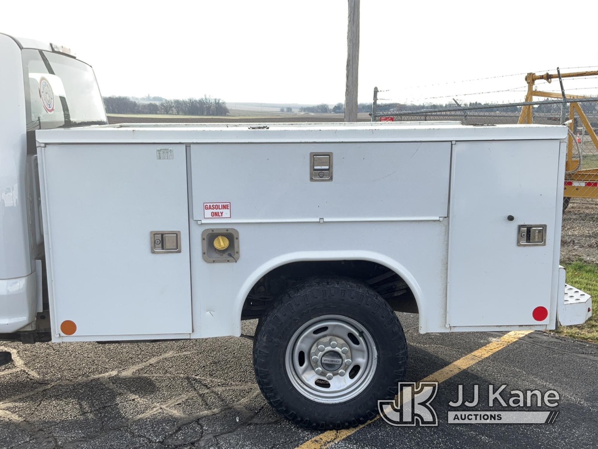 (Bloomington, IL) 2019 Ford F250 4x4 Extended-Cab Service Truck Runs & Moves) (Check Engine Light On