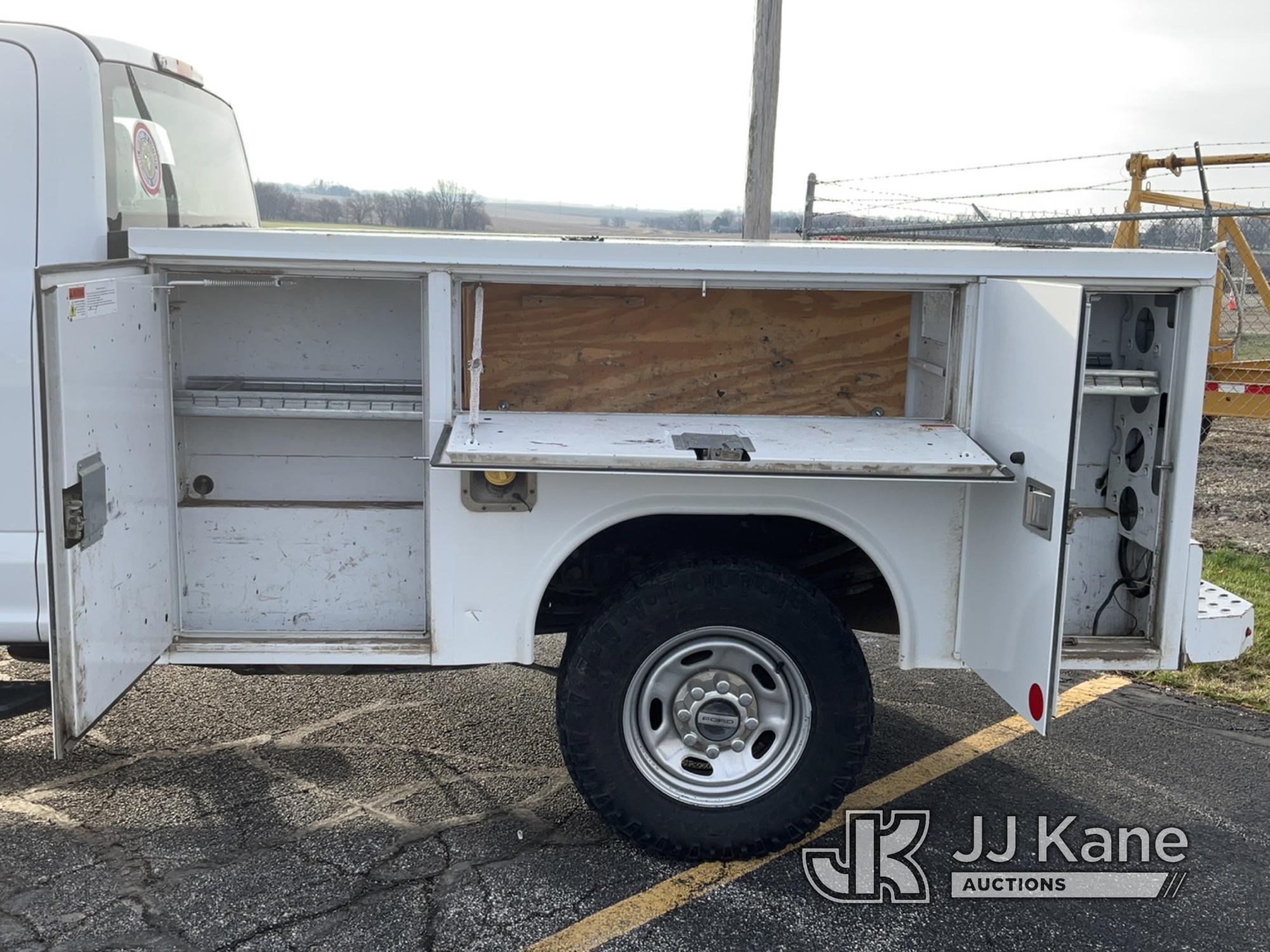 (Bloomington, IL) 2019 Ford F250 4x4 Extended-Cab Service Truck Runs & Moves) (Check Engine Light On