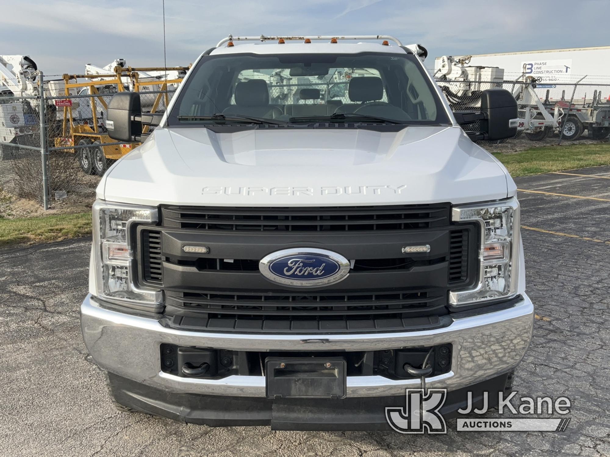 (Bloomington, IL) 2019 Ford F250 4x4 Extended-Cab Service Truck Runs & Moves) (Check Engine Light On