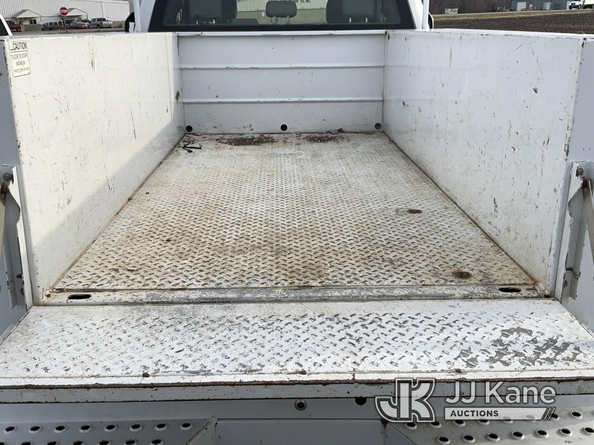 (Bloomington, IL) 2019 Ford F250 4x4 Extended-Cab Service Truck Runs & Moves) (Check Engine Light On