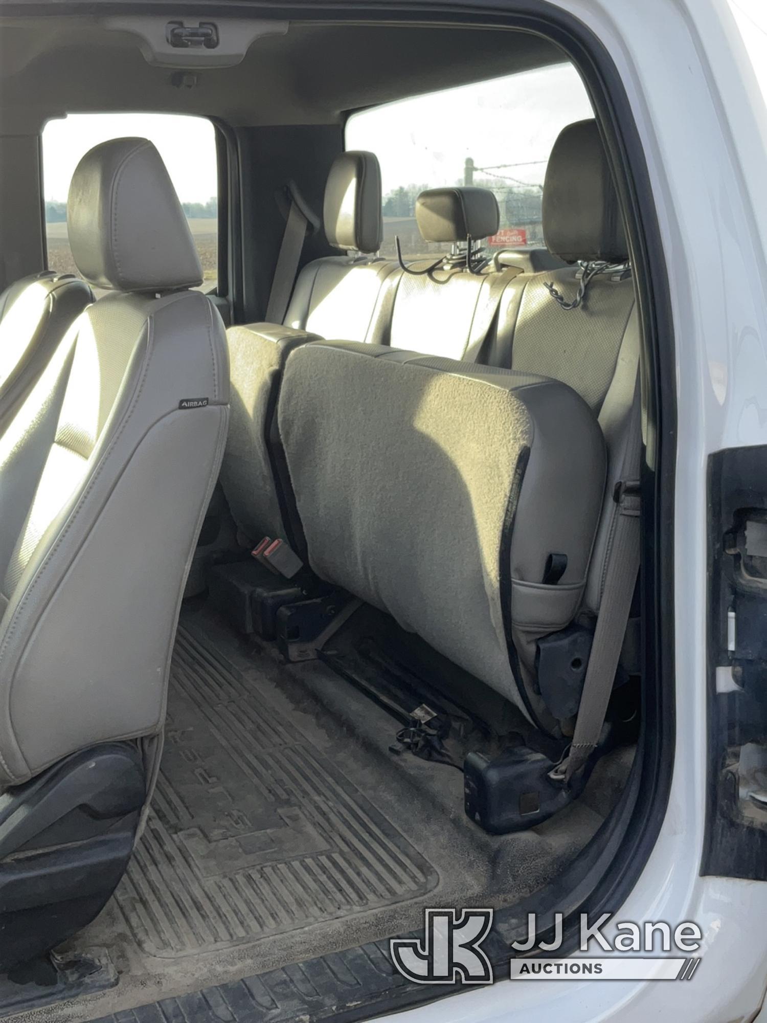 (Bloomington, IL) 2019 Ford F250 4x4 Extended-Cab Service Truck Runs & Moves) (Check Engine Light On