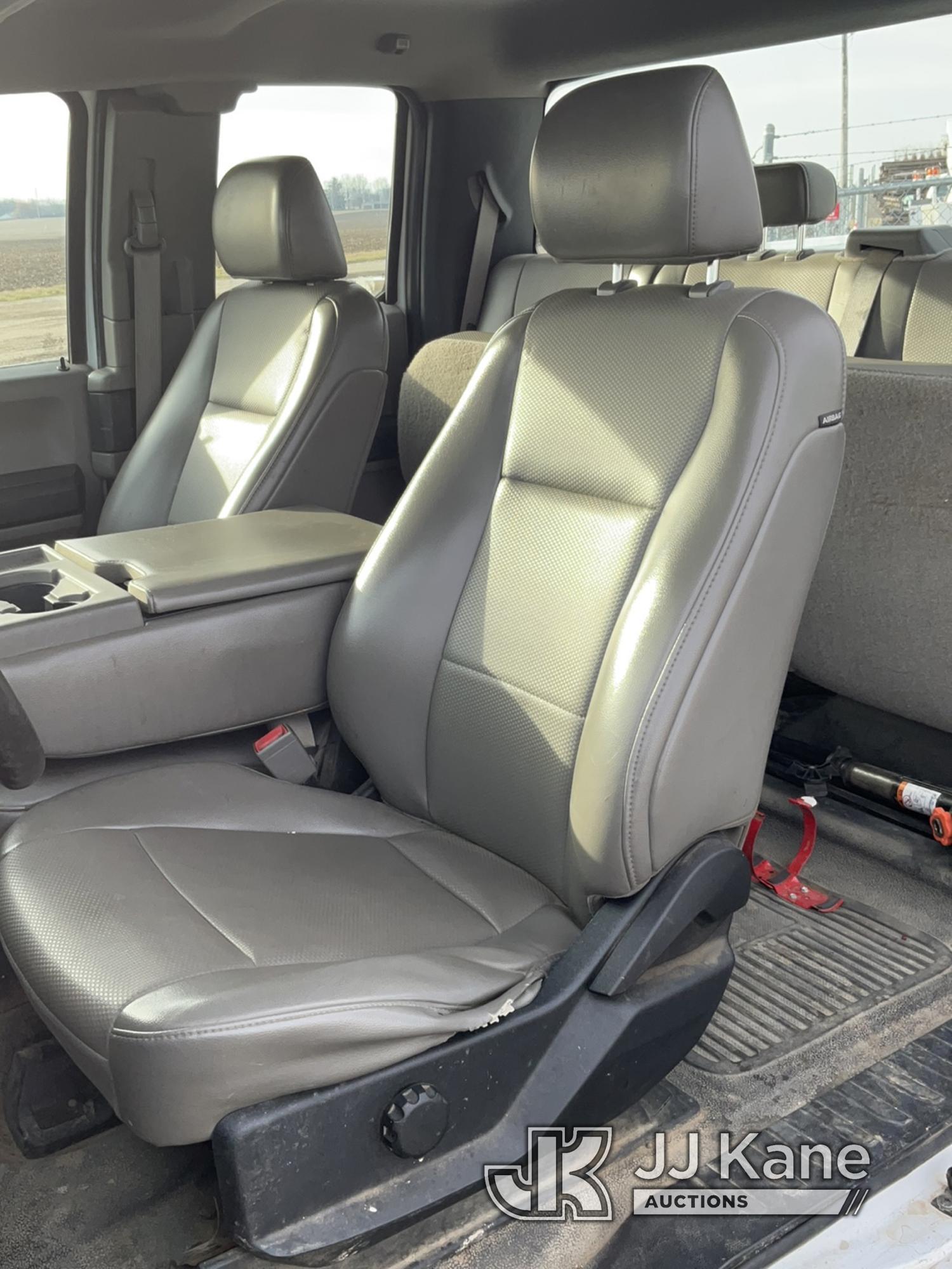 (Bloomington, IL) 2019 Ford F250 4x4 Extended-Cab Service Truck Runs & Moves) (Check Engine Light On