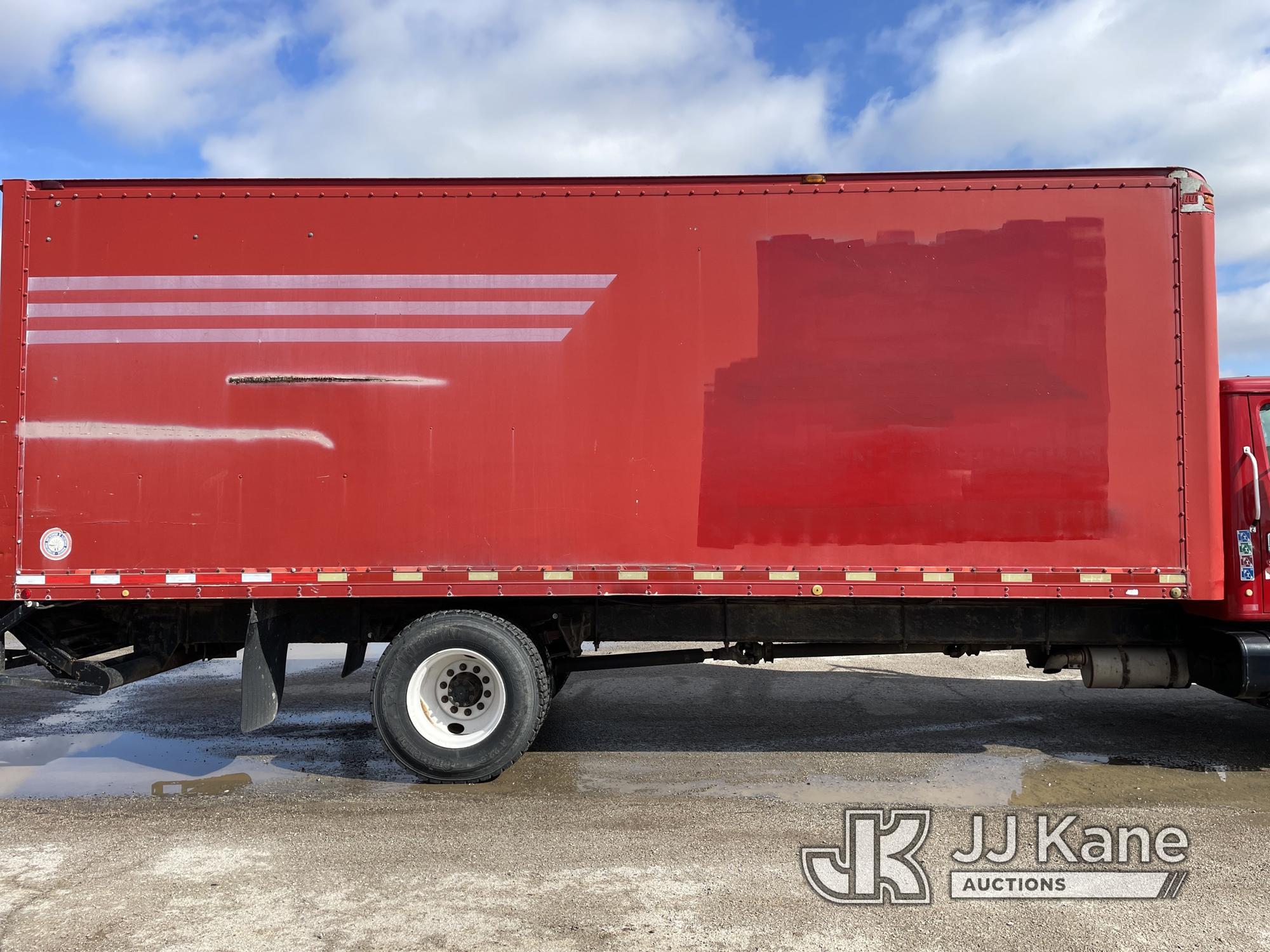 (Kansas City, MO) 2000 International 4700 Van Body Truck Runs & Moves) (Jump to Start, Body Damage,