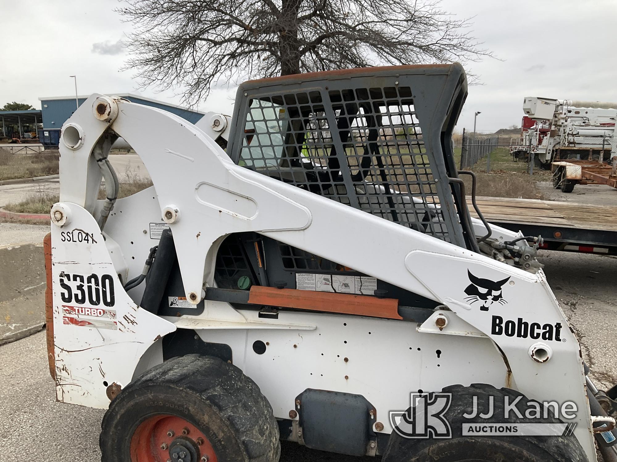 (Kansas City, MO) 2003 Bobcat S300 Rubber Tired Skid Steer Loader Not Running, Condition Unknown