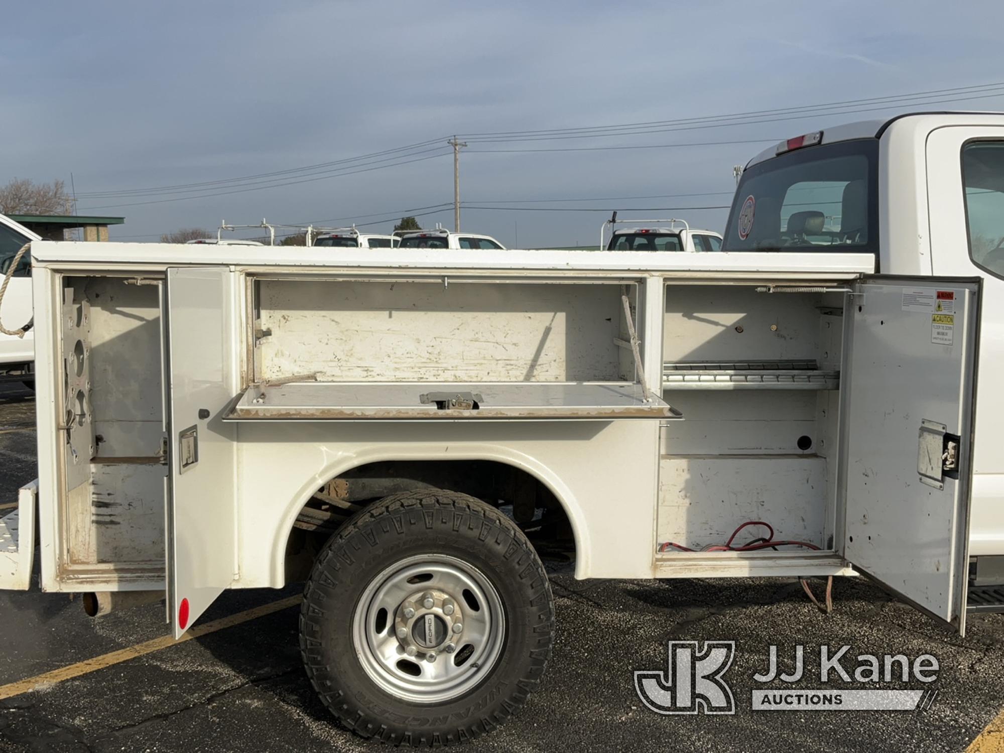 (Bloomington, IL) 2019 Ford F250 4x4 Extended-Cab Service Truck Runs & Moves) (Check Engine Light On