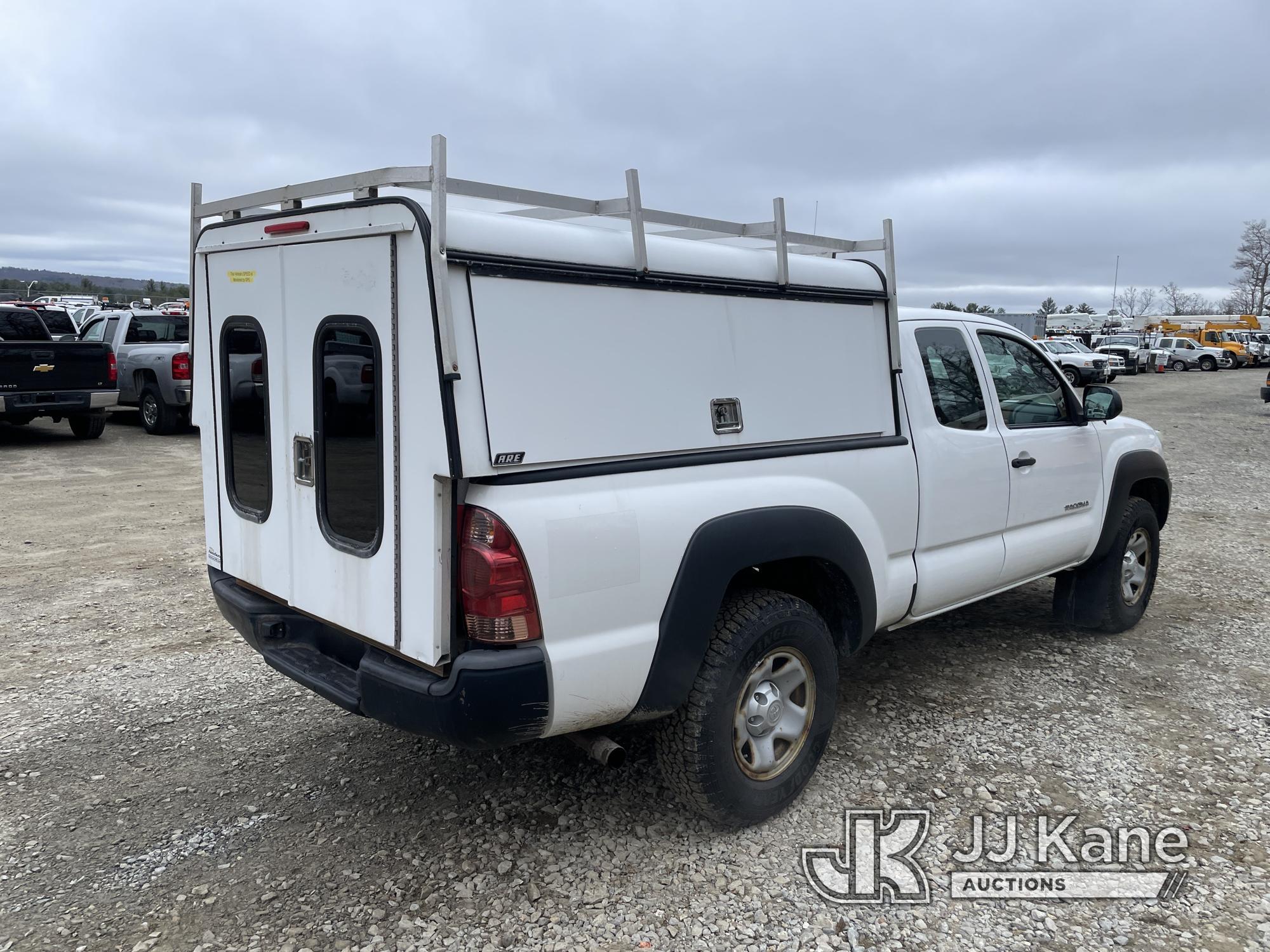 (Shrewsbury, MA) 2013 Toyota Tacoma 4x4 Extended-Cab Pickup Truck Runs & Moves) (ABS, Check Engine &